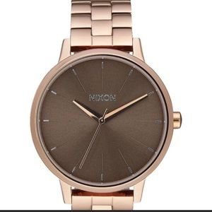 Never worn Nixon Kensington watch